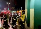 Bombeiros removem de ferragens de veículo vítima de acidente de trânsito