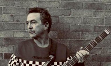 Tony Lewis, vocalista da banda The Outfield, morre aos 62 anos