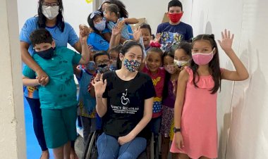 Nancy Segadilha participa de reunião no Lar de Vitórias