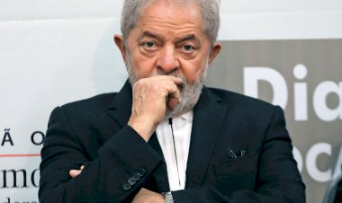 Juiz mantém bloqueio de bens de Lula ao enviar processos para o DF