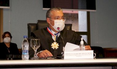 Aos 45 anos, Josué Neto toma posse como conselheiro do TCE-AM