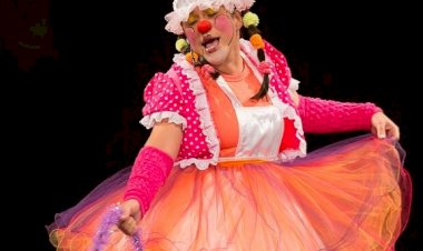 Princesa Cafuxa estrela lives no reino da palhaçaria