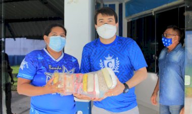 Boi Caprichoso faz a entrega de cestas básicas para músicos, vigias e coreógrafos 