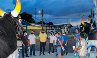 Boi Caprichoso apresenta projeto do novo complexo do curral Zeca Xibelão ao prefeito de Parintins