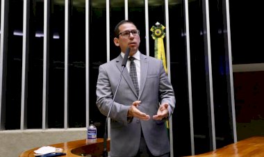 Justiça dá despacho favorável a vice-presidente da Câmara para uso de de vacinas próximas da validade