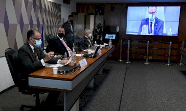 Barra Torres confirma ter havido sugestão de mudar bula da cloroquina