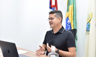 David Almeida vistoria construção da ‘feira flutuante’ da Manaus Moderna