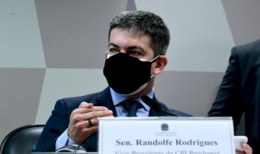 Randolfe apresenta requerimento para convocação de Bolsonaro na CPI