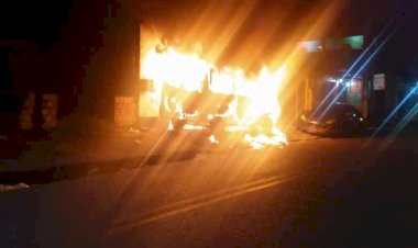 PM resgata família após incêndio criminoso em veículo na zona leste