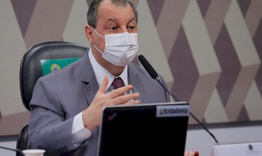 Senador Omar defende união dos poderes para resolver crise de segurança no Amazonas
