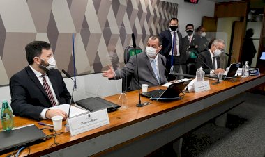 Blanco discutia venda de vacinas para empresas privadas sem haver autorização por lei; senadores apontam irregularidade