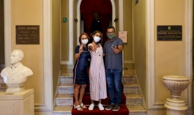 ‘The Voice Kids’ Izabelle Ribeiro visita Teatro Amazonas e pede apoio dos amazonenses