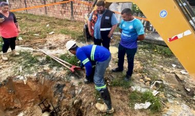 William Alemão constata vazamento, aciona empresa e não arreda o pé até o fim do serviço