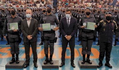Wilson Lima participa de formatura de 404 policiais que vão reforçar segurança pública no interior
