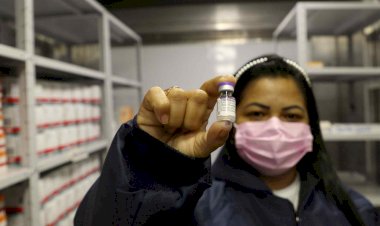 Governo do Amazonas recebe 50.310 doses de vacina contra Covid-19 nesta terça-feira (23/11)