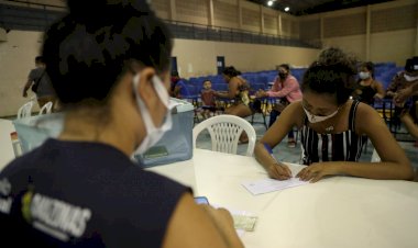 Com “viradão”, Governo do Amazonas entrega mais de 3 mil cartões do Auxílio Estadual a famílias de Coari, em menos de 24h