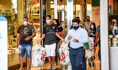 Promoção de Natal Invade as Sacolas de Compras dos Manauaras
