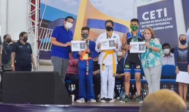 ‘Quem tem conhecimento tem o poder de decidir o que quer para vida’, disse João Luiz na inauguração do Ceti Dariana Corrêa Lopes