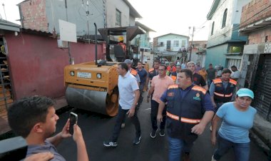 Governador Wilson Lima vistoria asfaltamento de ruas no bairro Compensa