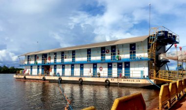 Cheia 2022: Governo do Estado envia balsa hospital para apoiar ações de saúde em Anamã