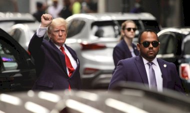 Em audiência em Nova York, Trump recusa-se a responder perguntas