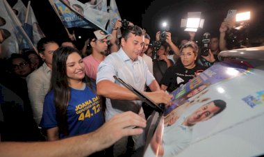 Adesivaço na madrugada marca início da campanha nas ruas de Wilson Lima