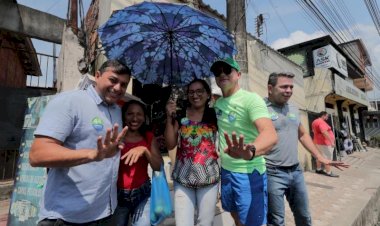 Wilson Lima recebe apoio de moradores e comerciantes do Mauazinho, durante caminhada