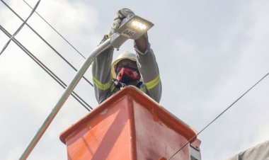 Municípios recebem 450 toneladas de equipamentos para iluminação pública