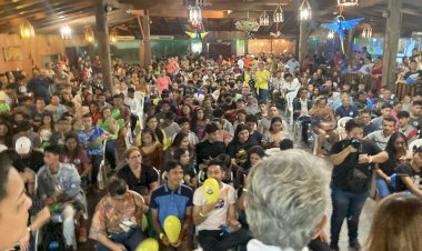 Em reunião com mais de 500 jovens, Pauderney apresenta propostas para geração de emprego e educação