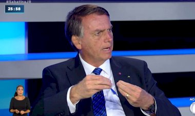 Bolsonaro diz que não houve atraso na vacinação contra covid-19