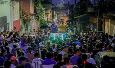 João Luiz recebe apoio e carinho durante mega caminhada pelas ruas do Santo Agostinho