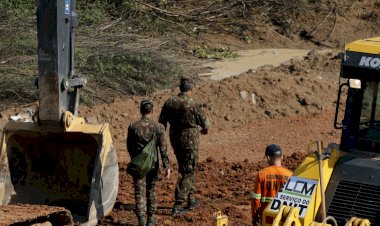 Bombeiros fazem sétimo dia de buscas por desaparecido em acidente com ponte na BR-319