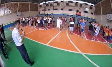 Deputado João Luiz participa da abertura dos jogos escolares da Escola Estadual Terezinha Almeida