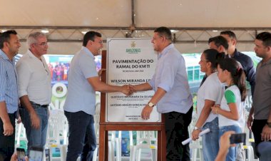 Wilson Lima entrega ramal pavimentado no Careiro Castanho e vistoria obra em feira no Careiro da Várzea