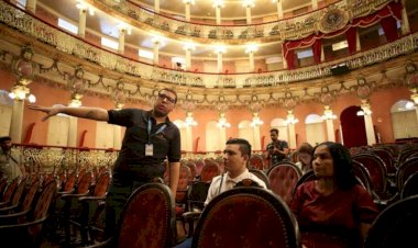 Visita guiada no Teatro Amazonas é opção para alunos durante o período de férias