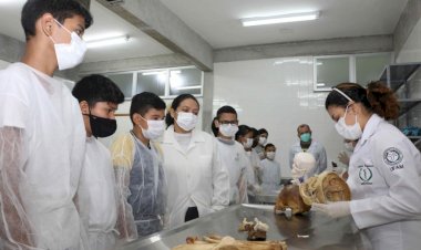 Estudantes visitam laboratórios de ciências da Ufam