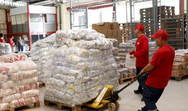 Governo do Amazonas abastece escolas da rede estadual com mais de 200 mil quilos de alimentos destinados à merenda