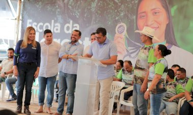 Em São Sebastião do Uatumã, Wilson Lima assina ordem de serviço para construção da primeira Escola da Floresta