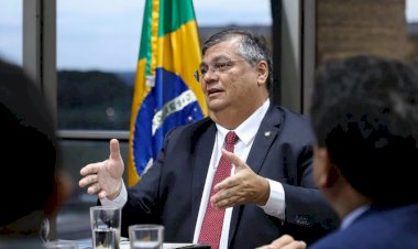 Dino celebra recadastramento de quase 70 mil armas e reforça: 