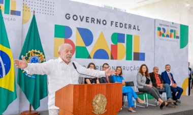 Presidente oficializa reajuste de 9% a servidores e celebra retorno do diálogo