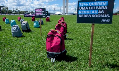 Ato no gramado do Congresso lembra vítimas de ataques em escolas