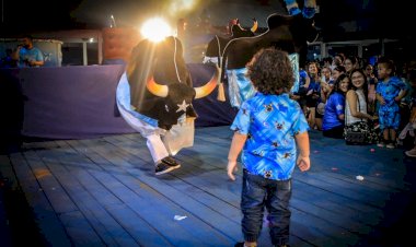 Tarde Alegre: “Eu vinha com meus pais, agora trago meu filho”, revela torcedora do Caprichoso