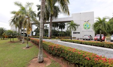 Governo do Amazonas inicia processo para devolução de descontos dos servidores da educação