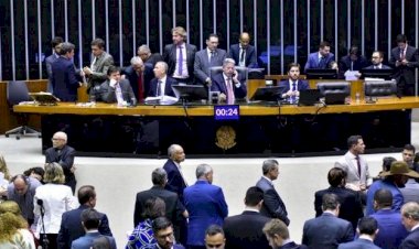 Deputados favoráveis apontam avanços da reforma tributária; líder da oposição reforça voto contrário