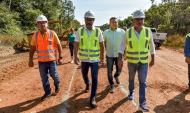 Wilson Lima vistoria obra de reforma e ampliação da AM-352 e destaca importância da rodovia para economia da região