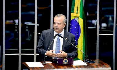 Senador vai ao TCU contra Lula por fim de sigilo do cartão corporativo