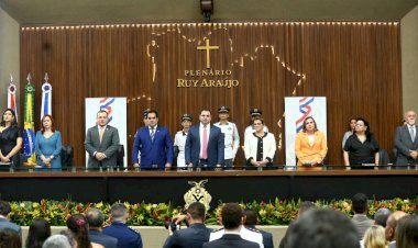 Presidente do TCE-AM participa de entrega da Medalha do Mérito Legislativo na Aleam
