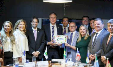 Deputado João Luiz parabeniza o novo presidente da Unale, em Brasília