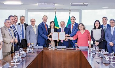 Presidente sanciona lei que prevê bolsa de permanência para alunos do ensino médio