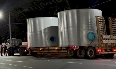 Detran-AM: Fiscalização remove carreta e caminhão que transportavam carga de forma irregular no Rapidão Rodoanel